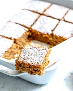 100 G Diet Applesauce Cake without Icing