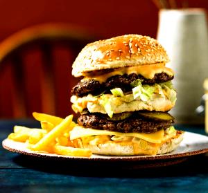 100 G Double Cheeseburger on Double-Decker Bun