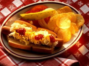 100 G Frankfurters or Hot Dogs and Sauerkraut (Mixture)
