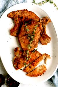 100 G Fried Breaded or Floured Pork Chop (Lean and Fat Eaten)