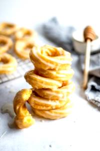 100 G Glazed French Doughnuts (Crullers)