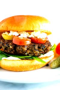 100 G Hamburger (Large, Double Patty with Condiments and Vegetables)