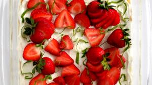 100 G Ice Box with Fruit and Whipped Cream