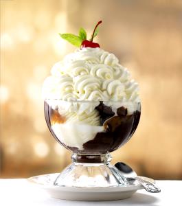 100 G Ice Cream Sundae (with Whipped Cream)