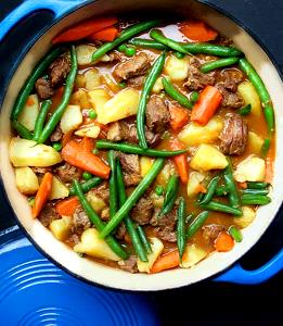 100 G Lamb or Mutton Stew with Potatoes and Vegetables in Gravy (Including Carrots, Broccoli, and/or Dark-Green Leafy)