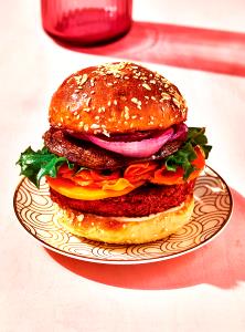 100 G Large Hamburger with Condiments and Vegetables