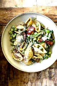 100 G Linguini with Vegetables and Seafood in White Wine Sauce (Diet Frozen Meal)