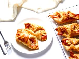 100 G Lower in Fat Meat and Cheese Turnover