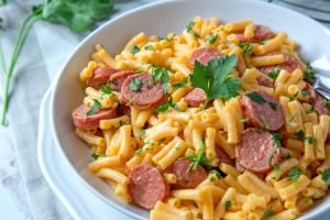 100 G Macaroni or Noodles with Cheese and Frankfurters or Hot Dogs