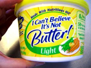 100 G Margarine (Spread, Made with Yogurt, Reduced Calorie, About 40% Fat, Salted, Tub)