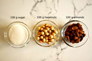 100 G Nuts In Syrup Toppings