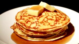 100 G Pancakes with Butter and Syrup