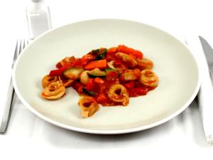 100 G Pasta with Sliced Franks In Tomato Sauce Entree (Canned)