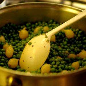 100 G Peas and Onions (Without Salt, Frozen, Drained, Cooked, Boiled)