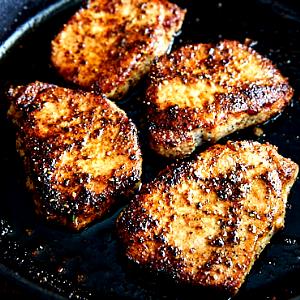 100 G Pork Chops (Center Rib, Boneless, Cooked, Pan-Fried)