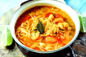 100 G Puerto Rican Style Chicken Soup with Noodles and Potatoes