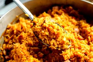 100 G Puerto Rican Style Rice with Vienna Sausage (Arroz Con Salchichas)