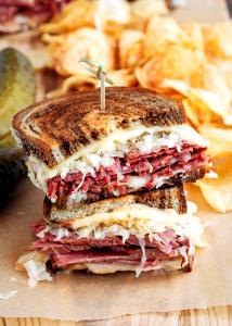 100 G Reuben Sandwich with Spread (Corned Beef Sandwich with Sauerkraut and Cheese)