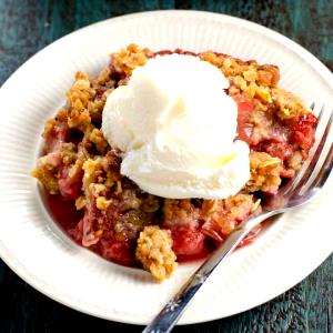 100 G Rhubarb Crisp