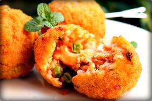 100 G Rice Balls with Meat and Cheese