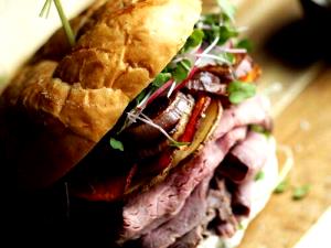 100 G Roast Beef Sandwich with Cheese