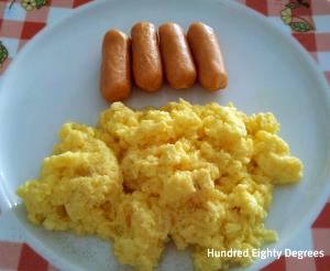 100 G Scrambled Eggs, Sausage and Pancakes (Frozen Meal)