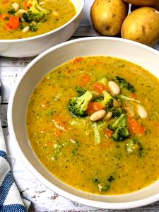 100 G Seafood Soup with Potatoes and Vegetables (Including Carrots, Broccoli, and/or Dark-Green Leafy)