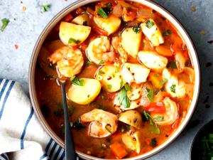100 G Seafood Stew with Potatoes and Vegetables in Tomato-Base Sauce (Including Carrots, Broccoli, and/or Dark-Green Leafy)