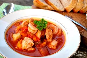 100 G Seafood Stew with Potatoes and Vegetables in Tomato-Base Sauce