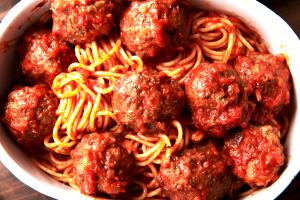100 G Spaghetti with Tomato Sauce and Meatballs