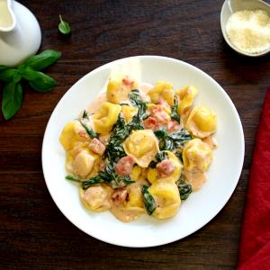 100 G Spinach Filled Tortellini with Tomato Sauce