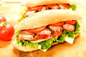 100 G Steak Submarine Sandwich with Lettuce and Tomato