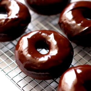 100 G Sugared or Glazed Chocolate Doughnuts