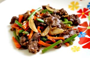 100 G Sukiyaki (Stir Fried Beef and Vegetables in Soy Sauce)