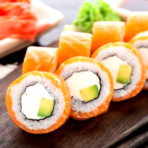 100 G Sushi with Vegetables and Seafood