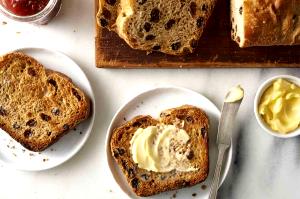 100 G Toasted Multigrain Bread with Raisins