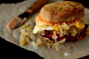 100 G Toasted Pumpernickel English Muffin