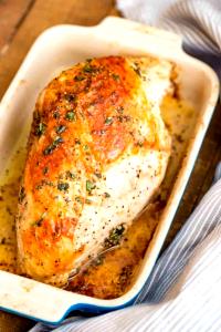 100 G Turkey Breast Meat and Skin (Young Hen, Cooked, Roasted)