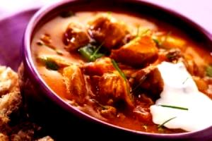 100 G Veal Goulash with Vegetables in Tomato-Base Sauce