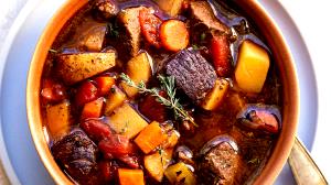 100 G Venison/Deer Stew with Potatoes and Vegetables in Tomato-Based Sauce (Including Carrots, Broccoli, and/or Dark-Green Leafy)
