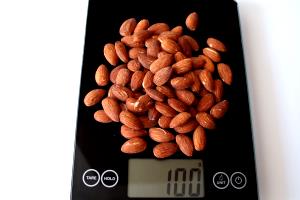 100 Grams Almonds, Dry Roasted, Unsalted