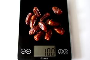 100 Grams Date, Dried
