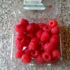 100 Grams Raspberry, Frozen, Sweetened