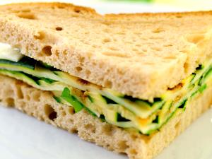 100 Grams Sandwich W/Vegetables, Egg & Cheese