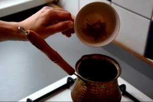 100 Ml Tea (Brewed, with Distilled Water)