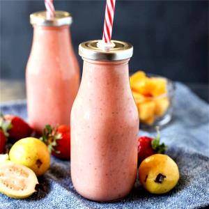 11 1/2 Fl Oz Guava Strawberry Smoothie