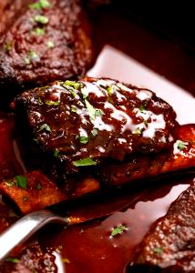 11 Oz Beef Ribs W/Bbq Sauce Entree
