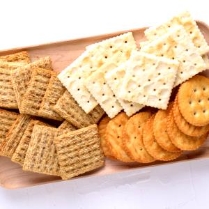 12 crackers (29 g) Baked Socialites Snack Crackers