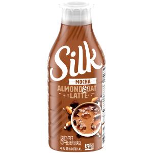 12 fl oz (360 ml) Mocha Almond & Oat Latte