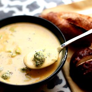 12 oz (340 g) Broccoli Cheddar Soup (Medium)